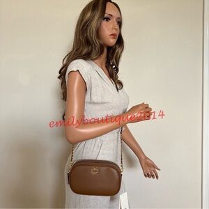 NWT Tory Burch 157733 Britten Camera Bag Pebble Leather Crossbody in Moose Brown